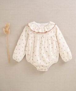 ranita de bebe beige con flores
