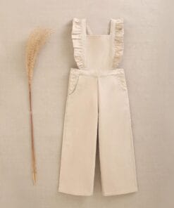 peto de niña largo en beige con volantes